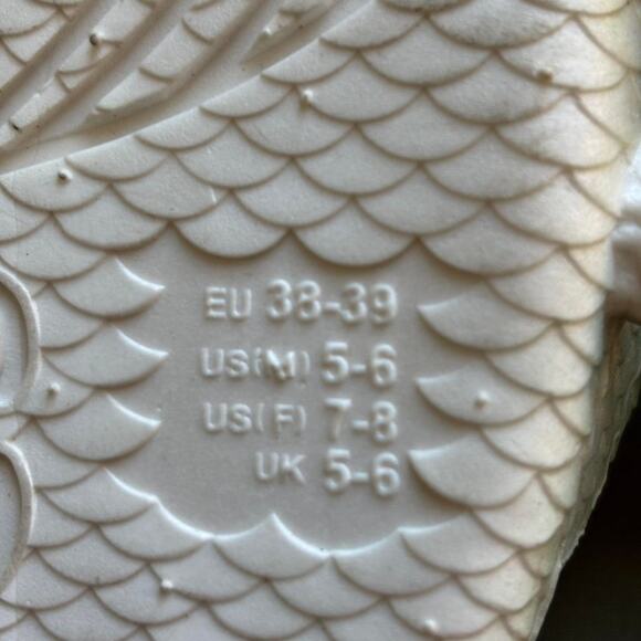 Rainbow Fish Sandals by Coddies 🐟 Size US Women’s 7–8 / US Men’s 5–6 - Picture 5 of 8